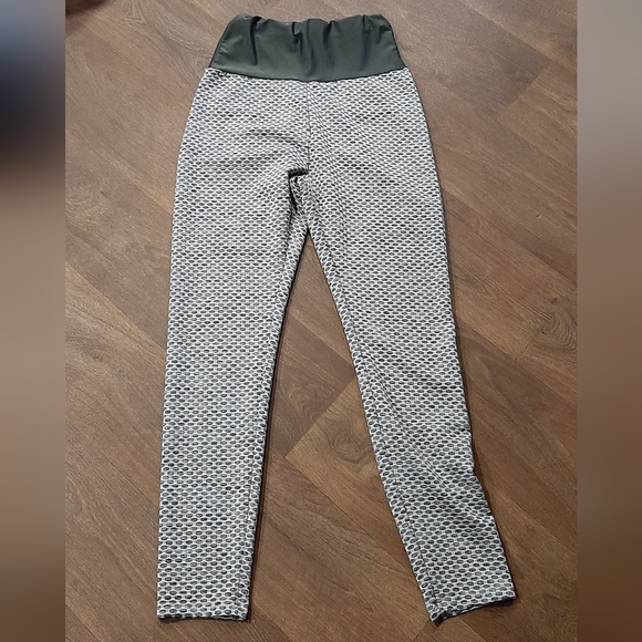 Lot of 2 Woman's Leggings Chicme Gray Patterned & Nike Purple Patterned Size Med - Picture 5 of 7